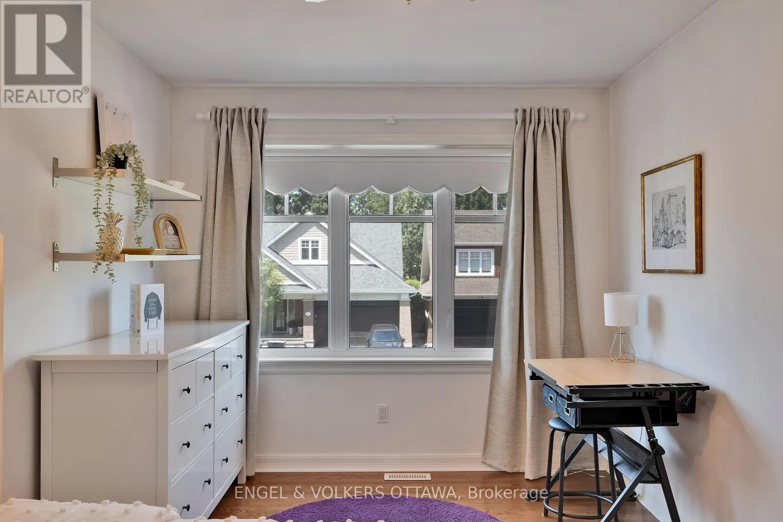 12 OAKBRIAR CRESCENT