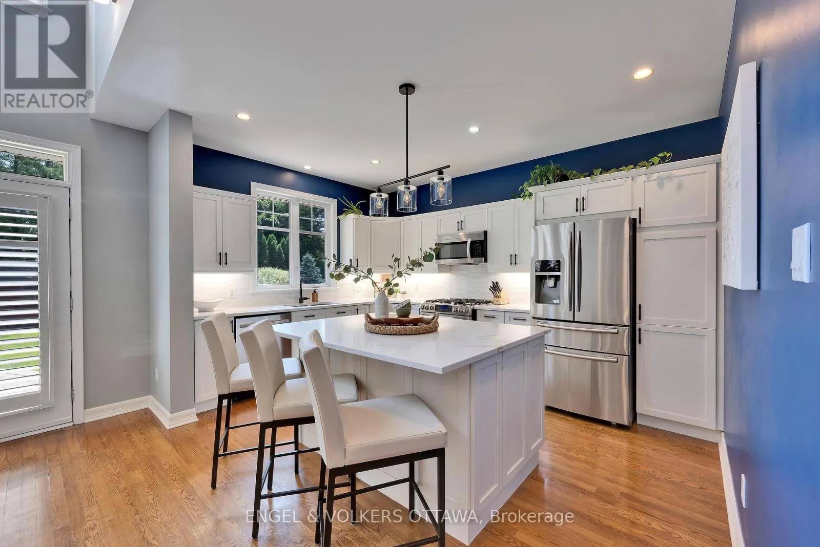 12 OAKBRIAR CRESCENT