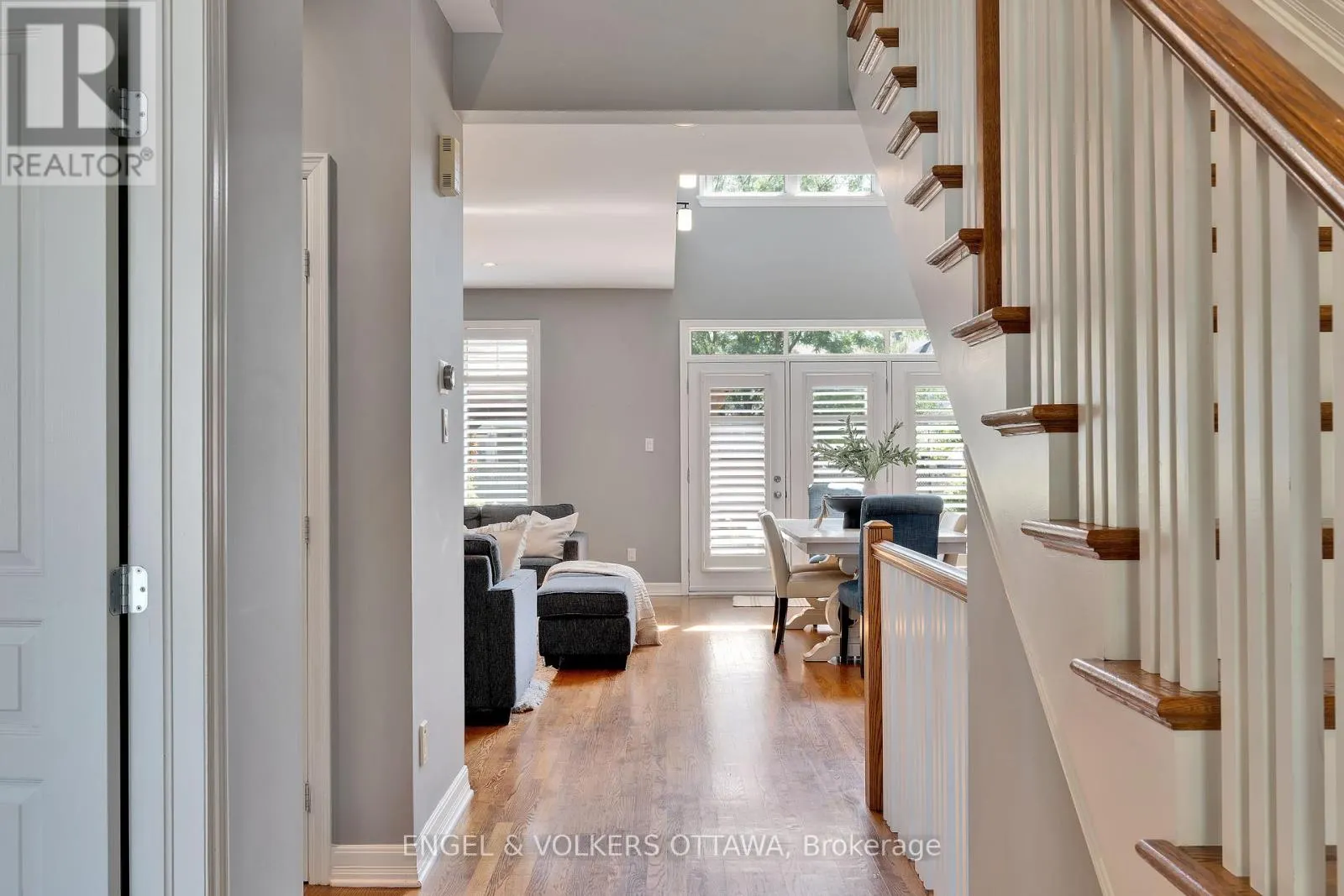 12 OAKBRIAR CRESCENT