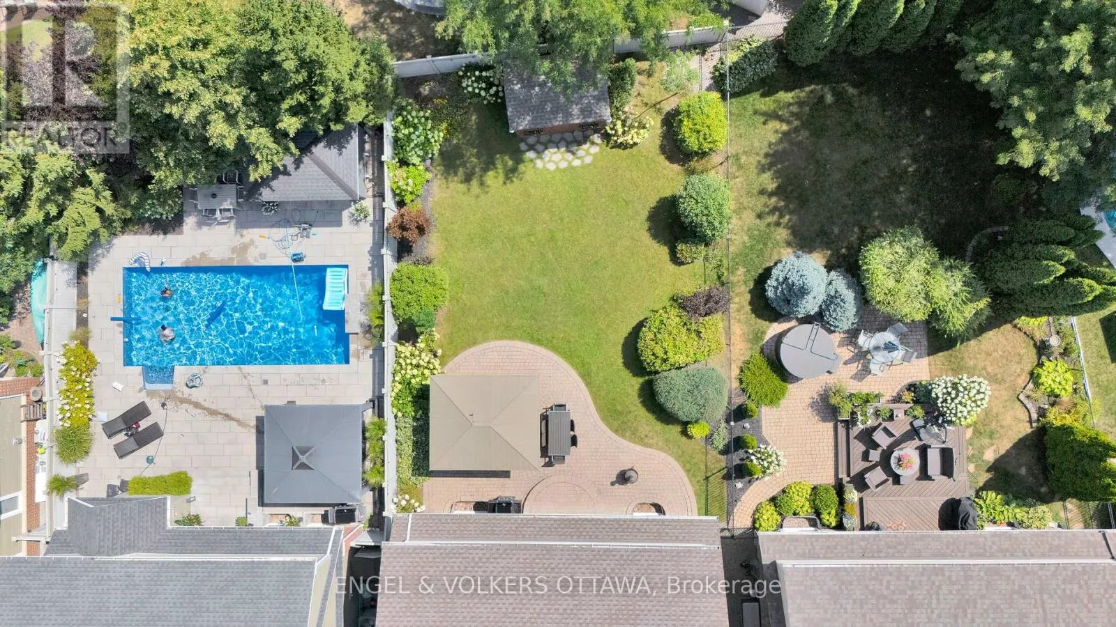 12 OAKBRIAR CRESCENT