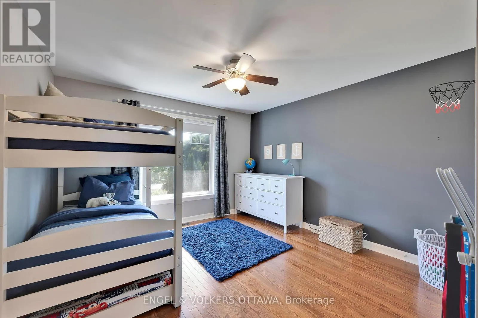 12 OAKBRIAR CRESCENT