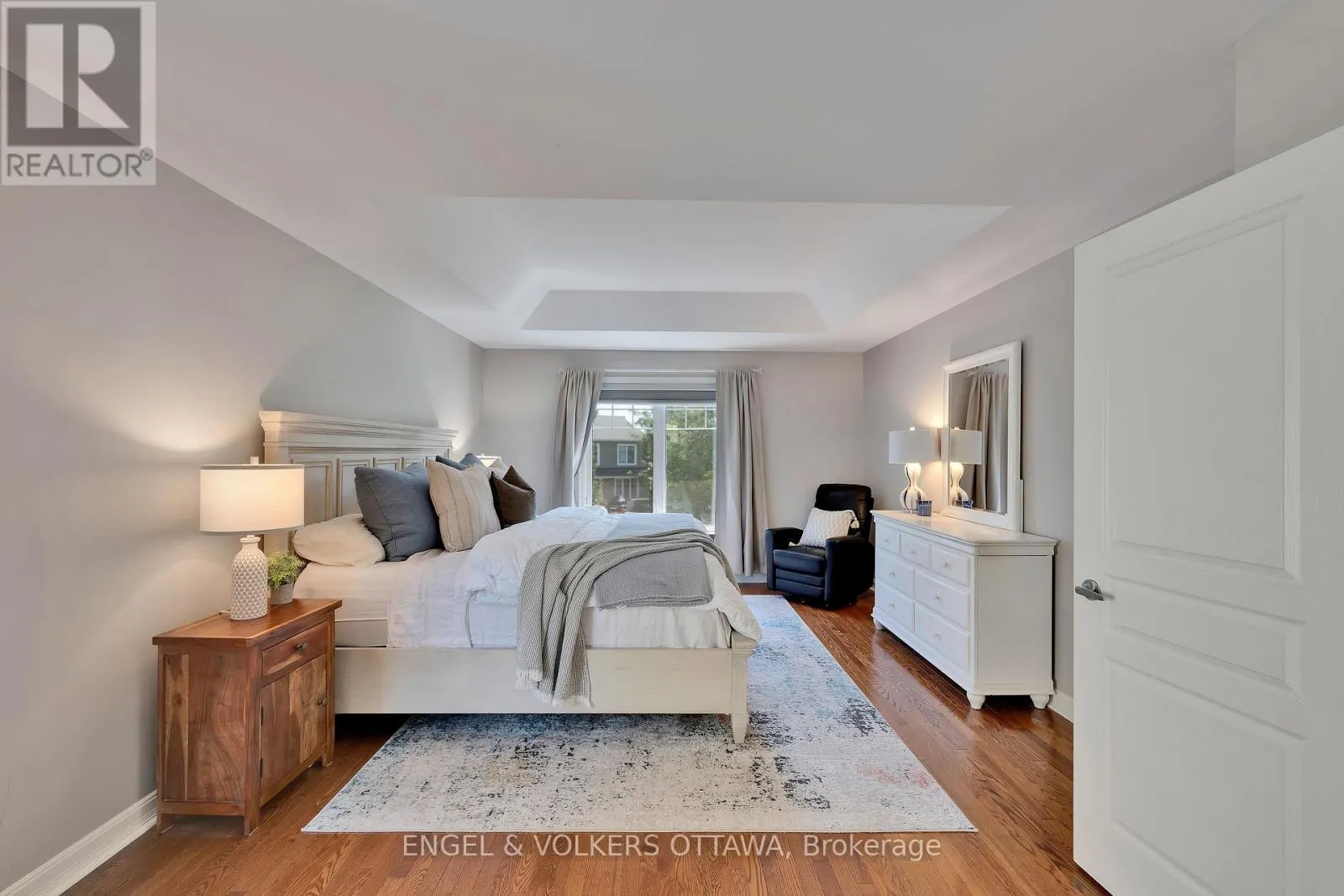 12 OAKBRIAR CRESCENT