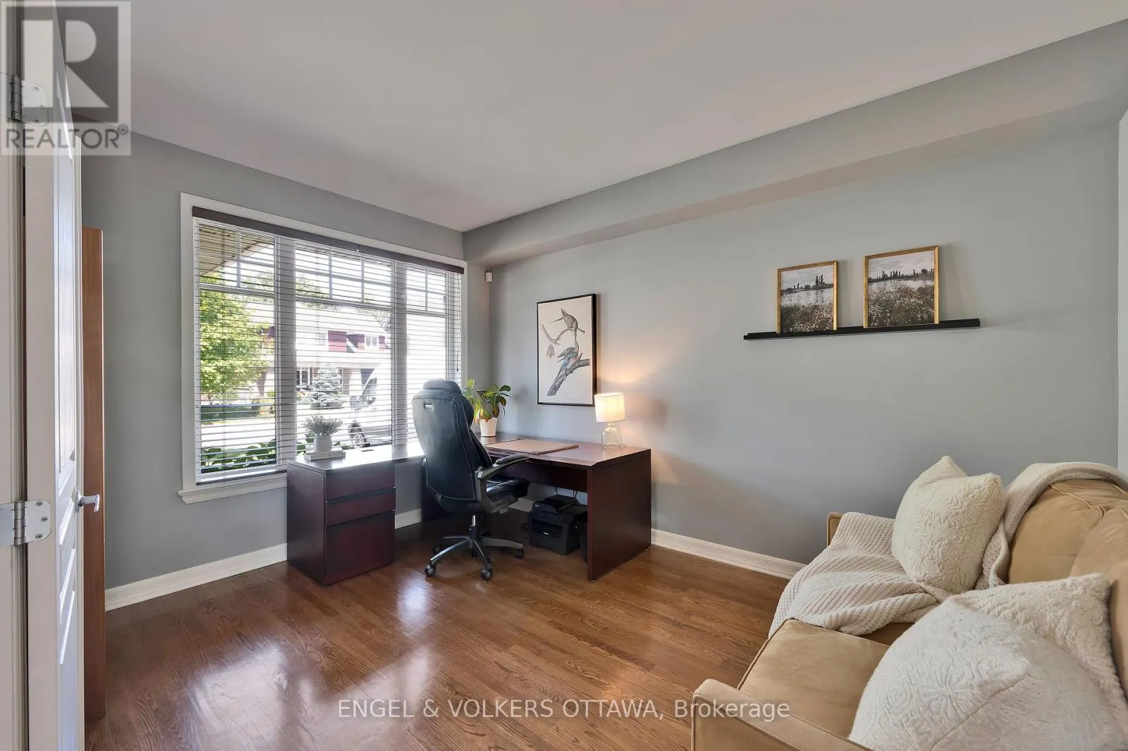 12 OAKBRIAR CRESCENT