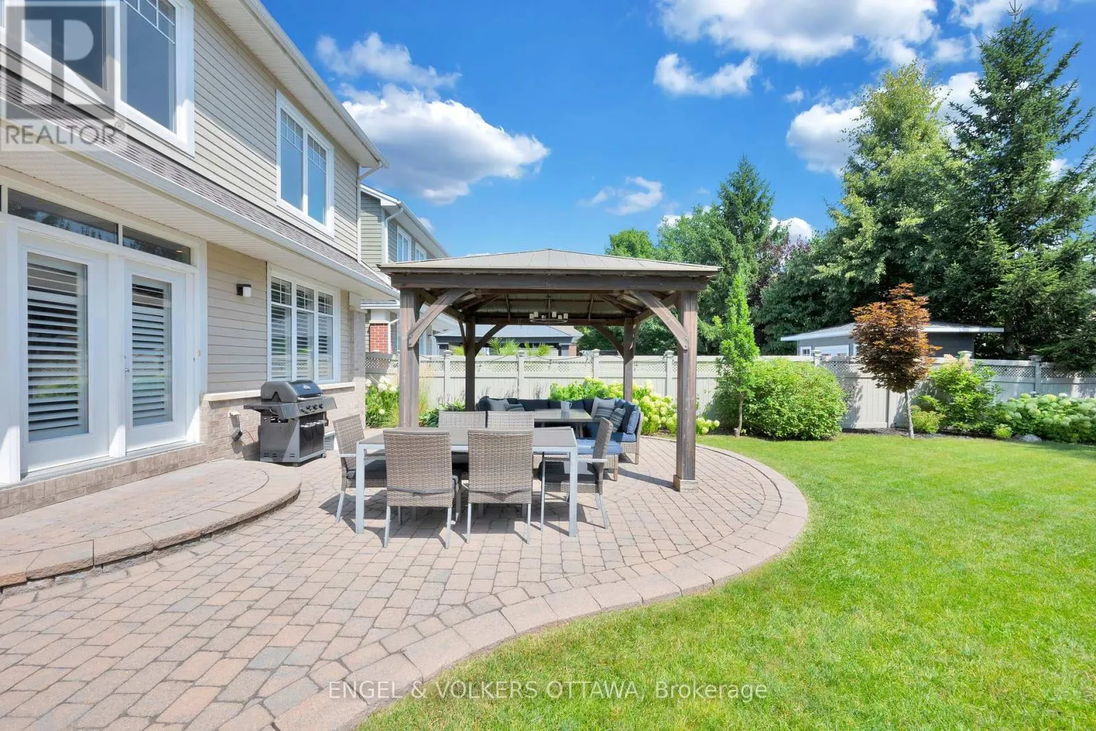 12 OAKBRIAR CRESCENT