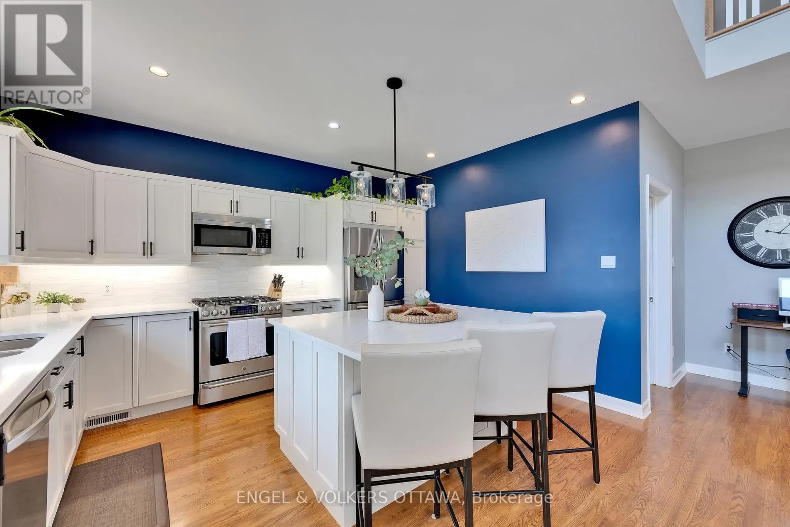 12 OAKBRIAR CRESCENT
