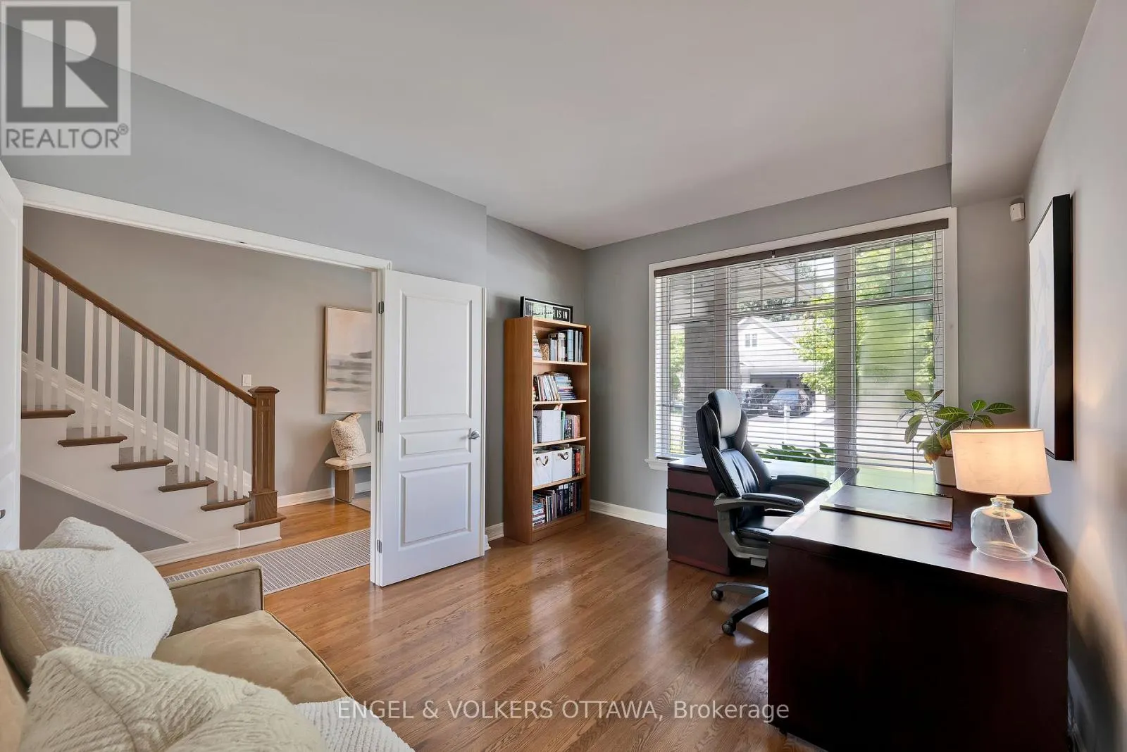 12 OAKBRIAR CRESCENT