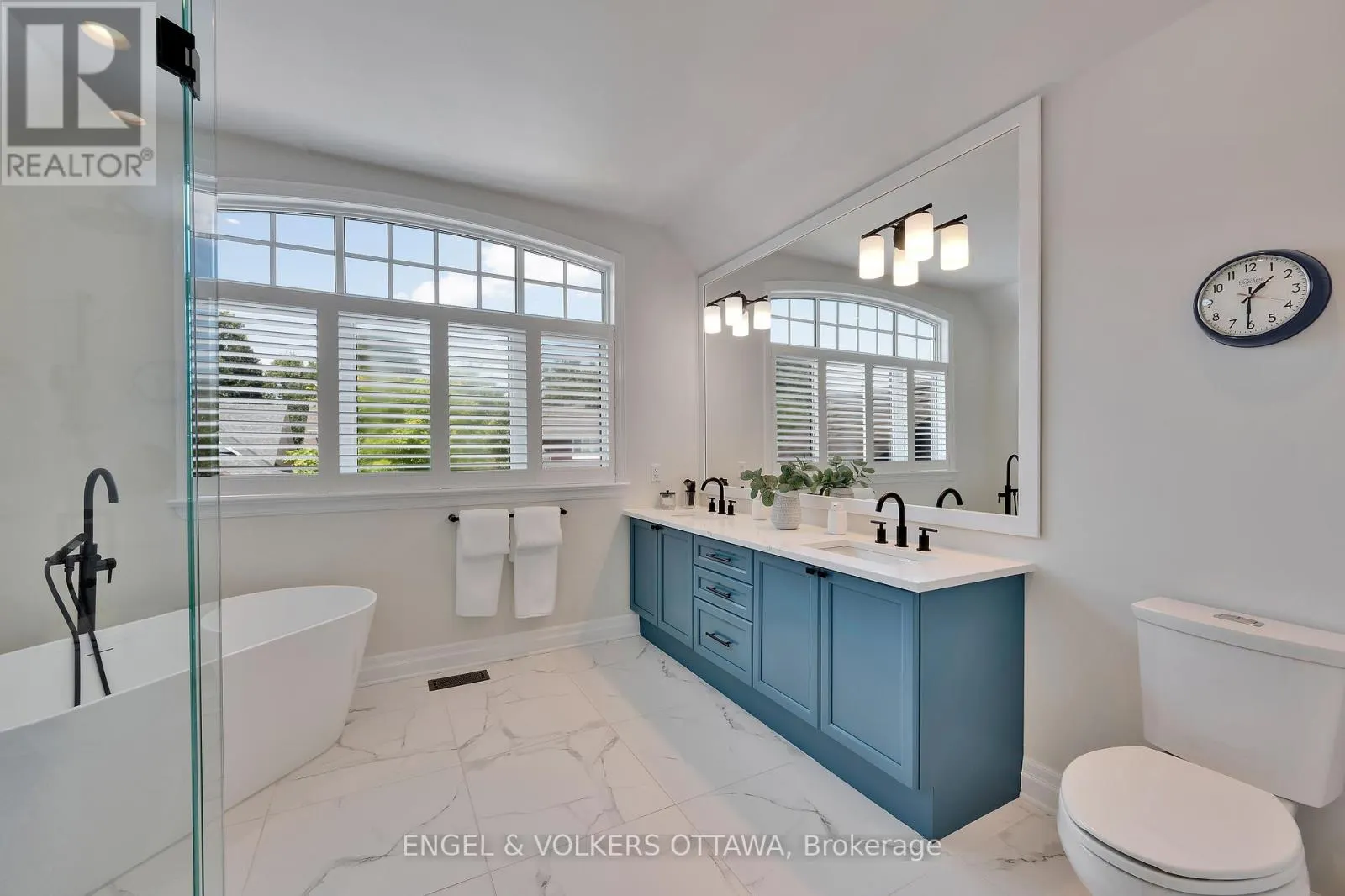 12 OAKBRIAR CRESCENT