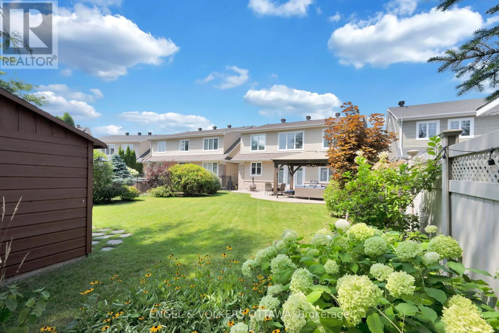 12 OAKBRIAR CRESCENT
