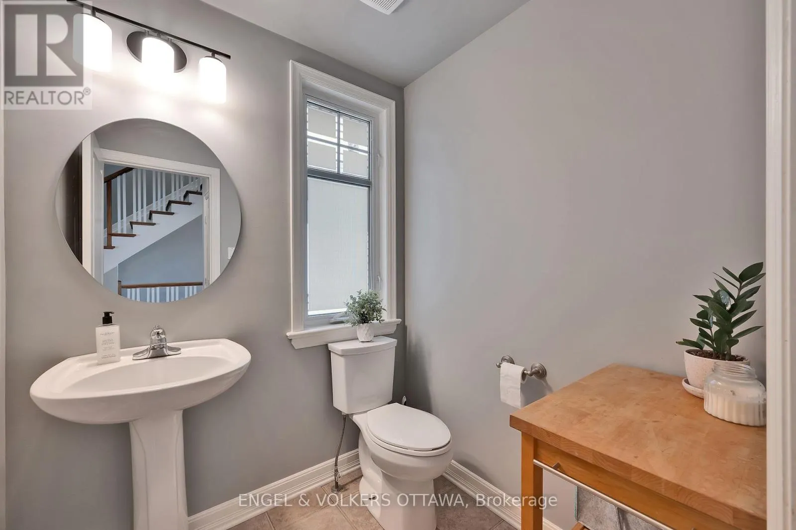 12 OAKBRIAR CRESCENT