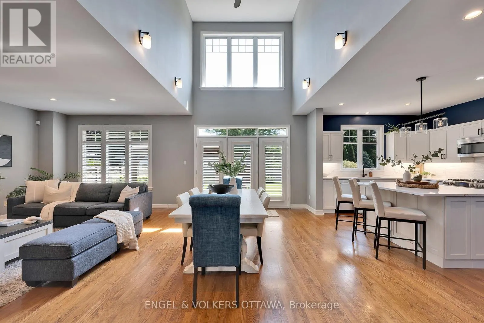 12 OAKBRIAR CRESCENT