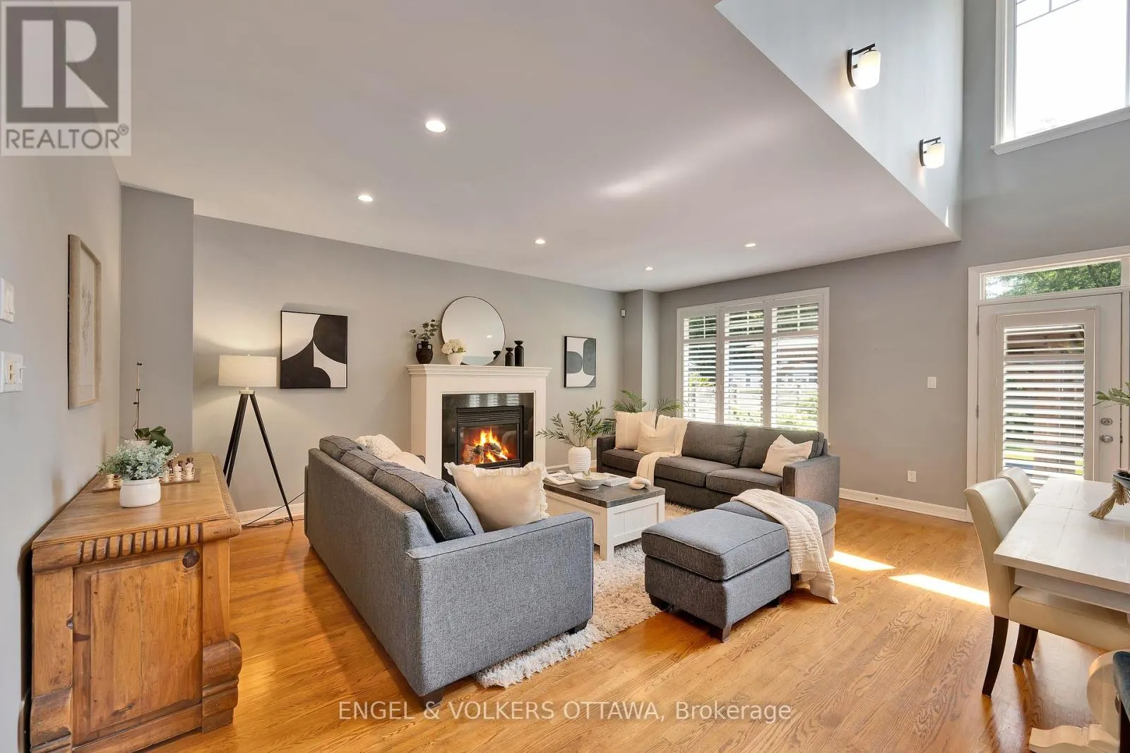 12 OAKBRIAR CRESCENT