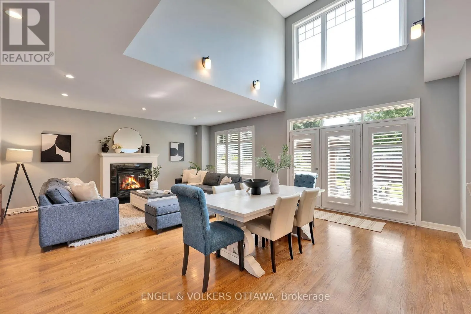 12 OAKBRIAR CRESCENT