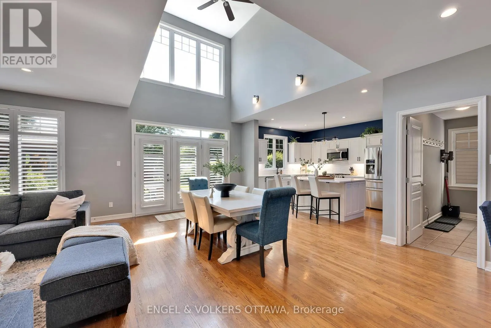 12 OAKBRIAR CRESCENT