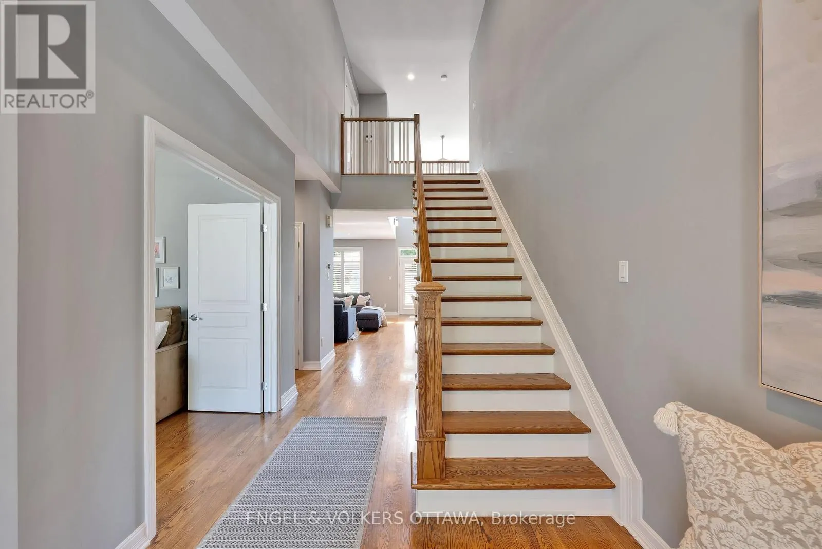 12 OAKBRIAR CRESCENT