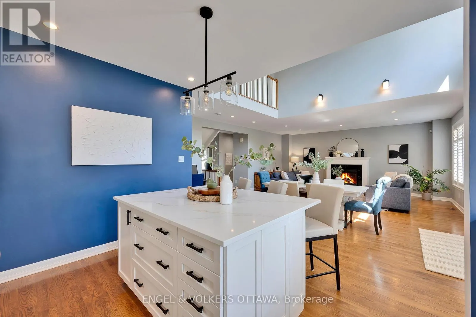 12 OAKBRIAR CRESCENT