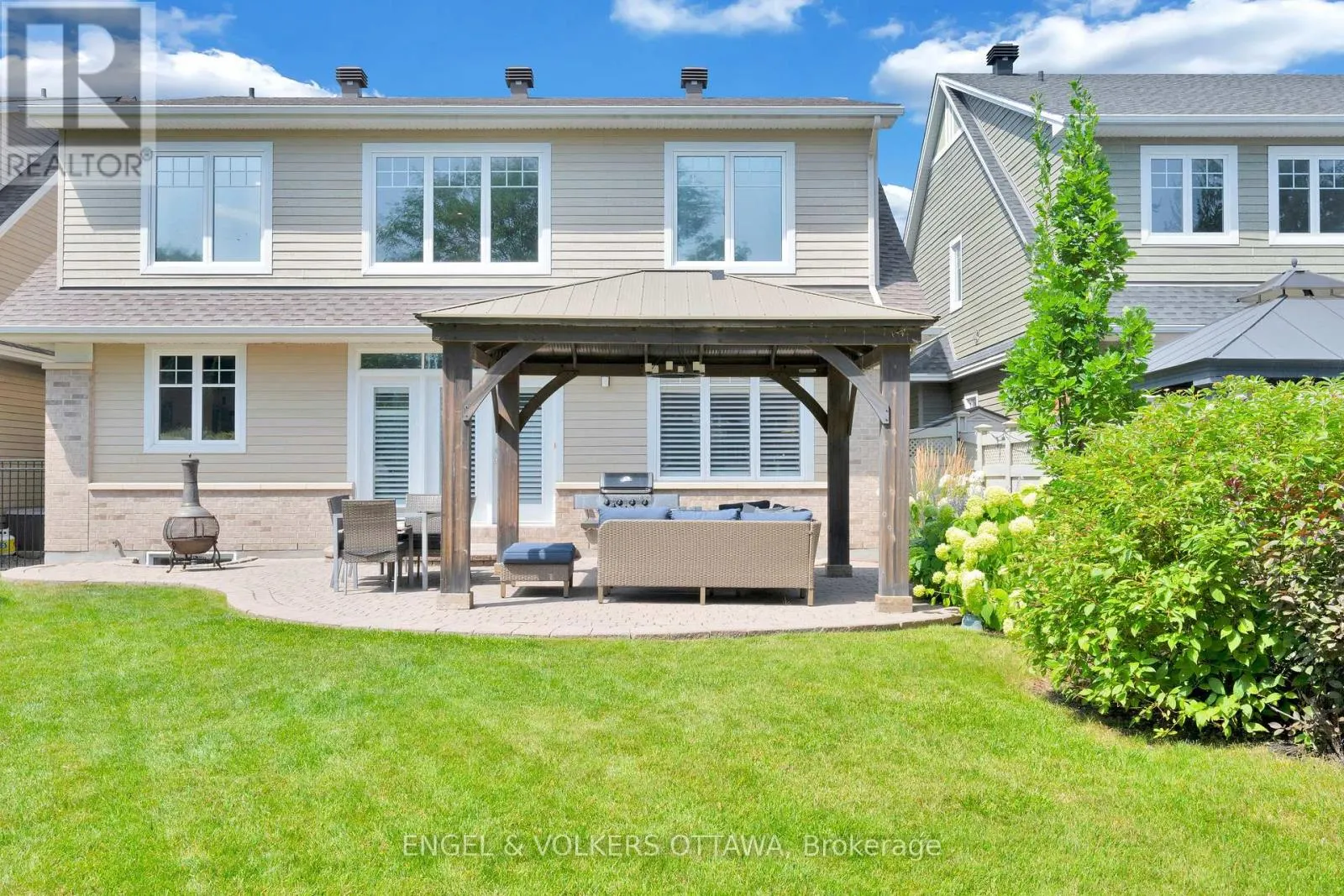 12 OAKBRIAR CRESCENT