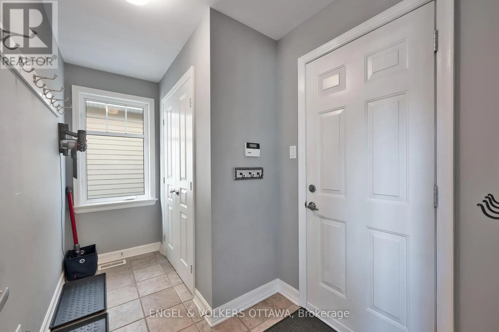 12 OAKBRIAR CRESCENT