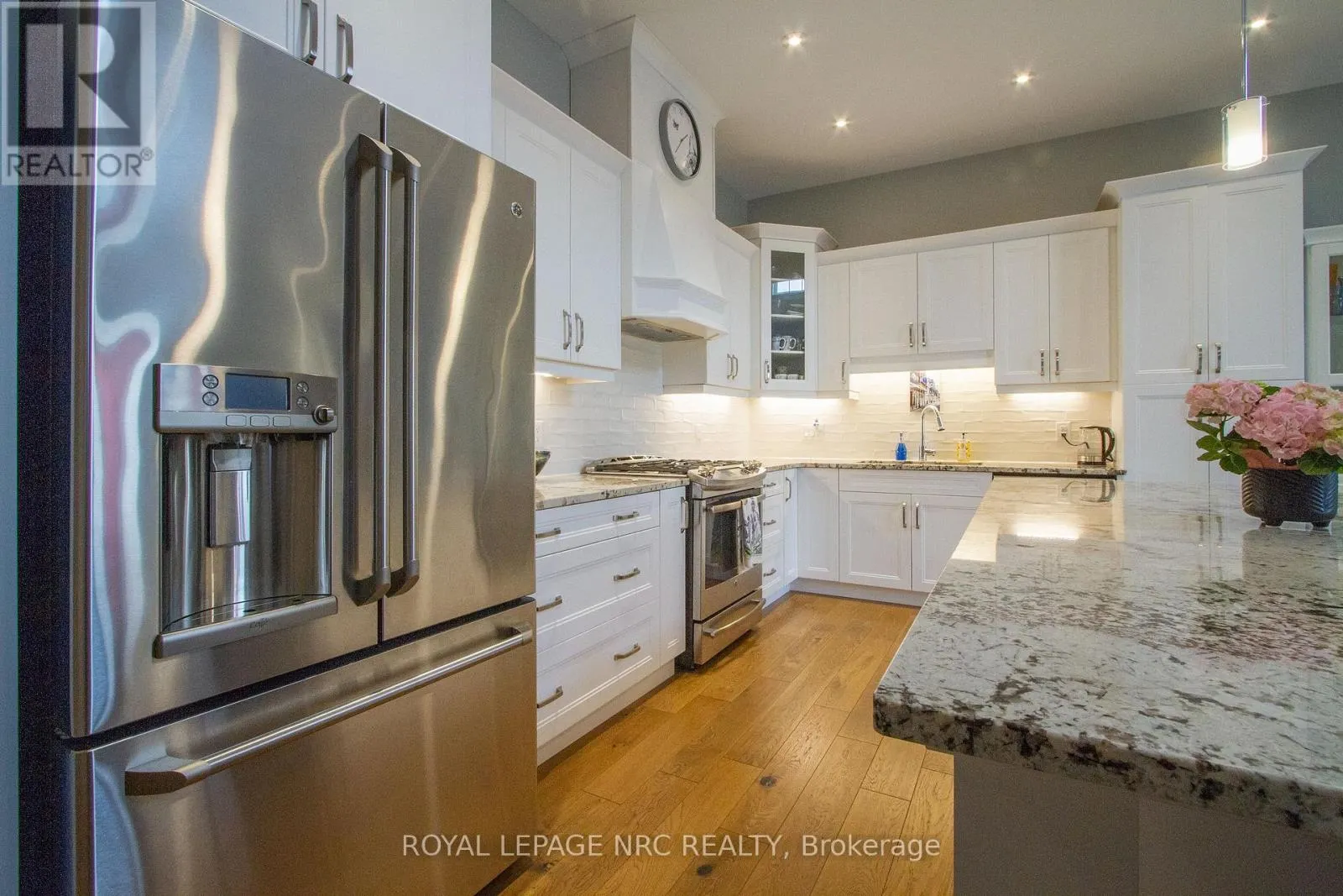 62 - 3232 MONTROSE ROAD, #62