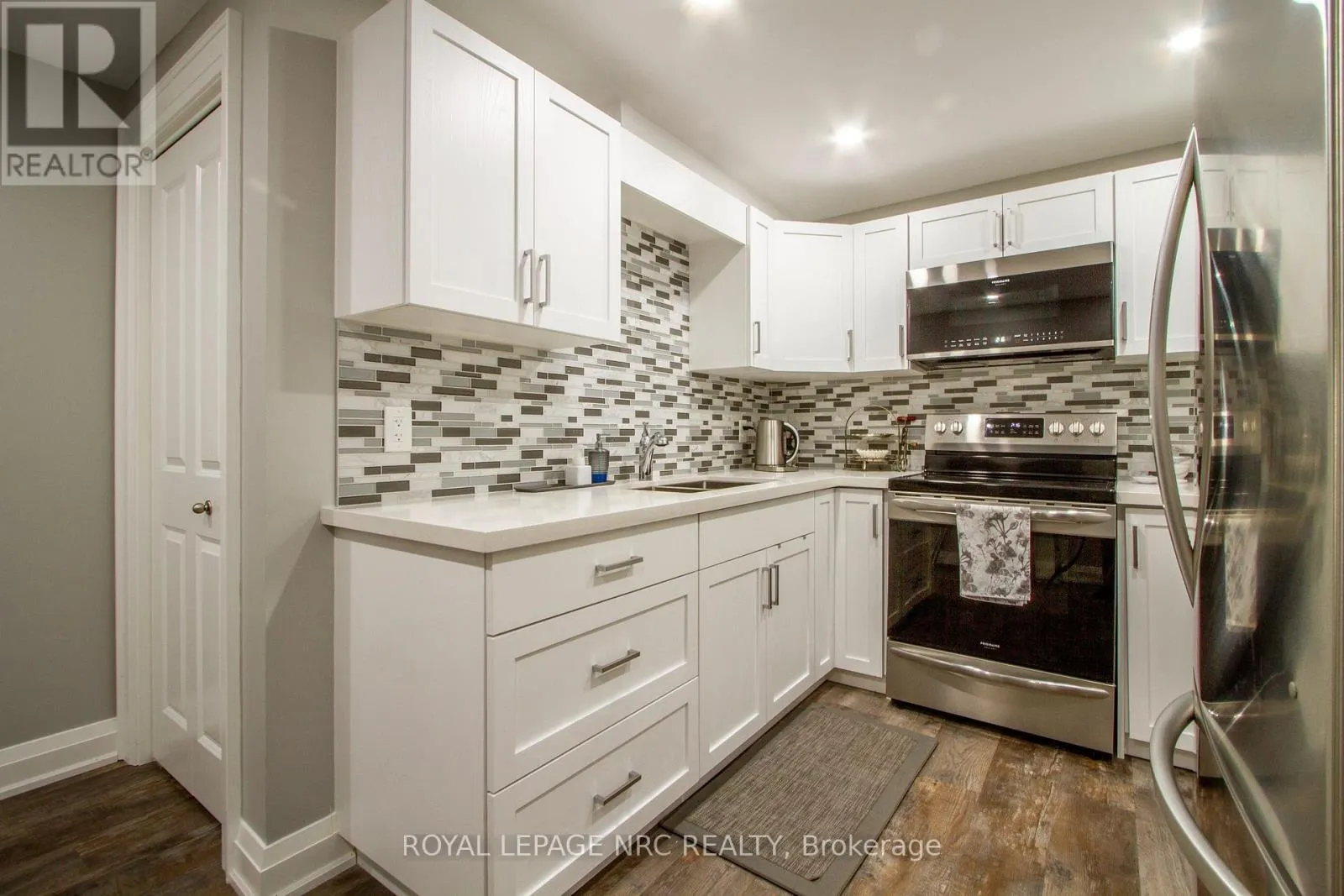 62 - 3232 MONTROSE ROAD, #62