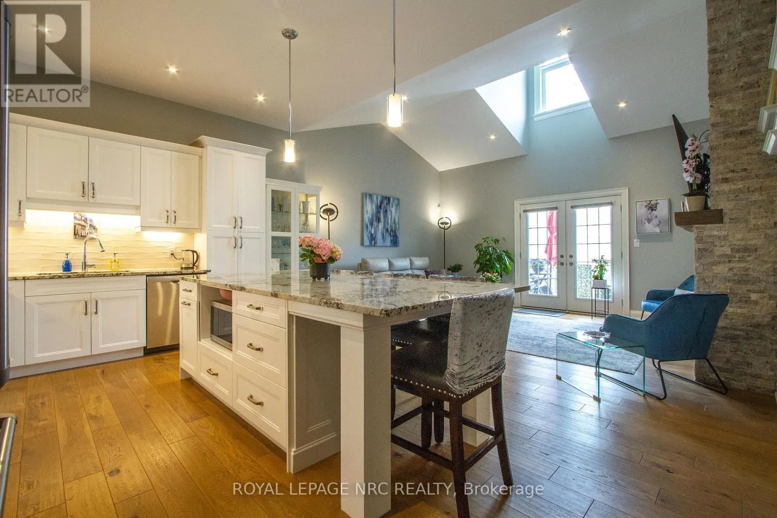 62 - 3232 MONTROSE ROAD, #62
