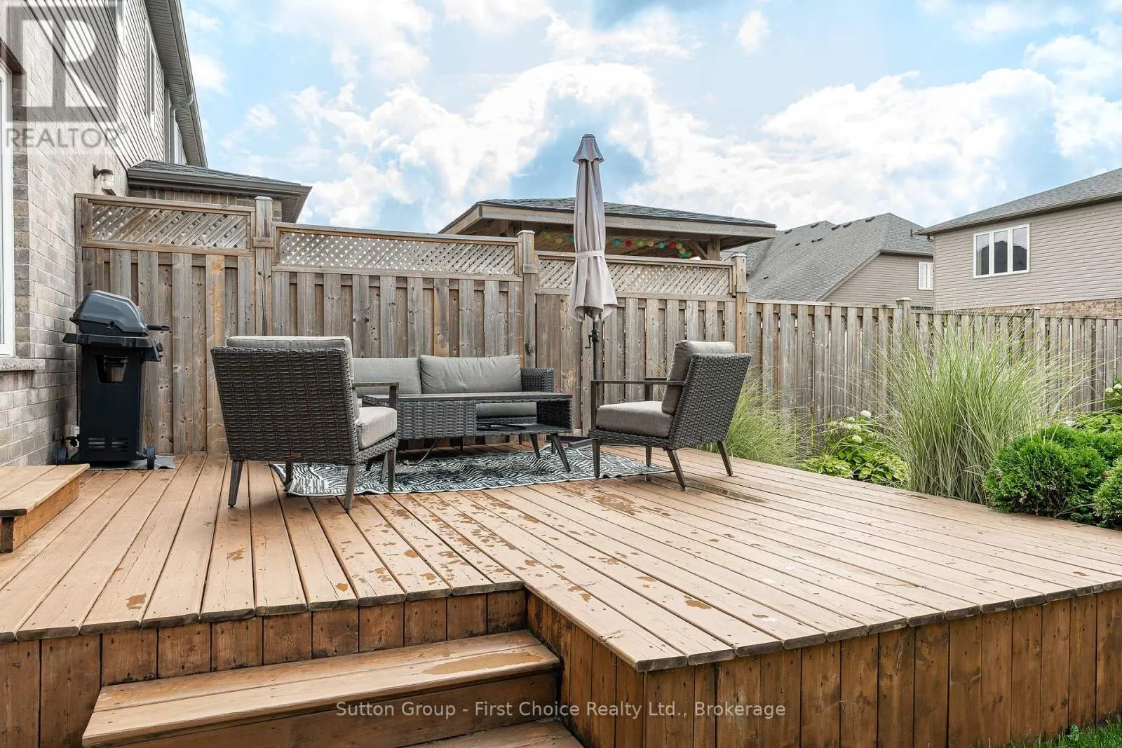 6 ROBERTSON DRIVE