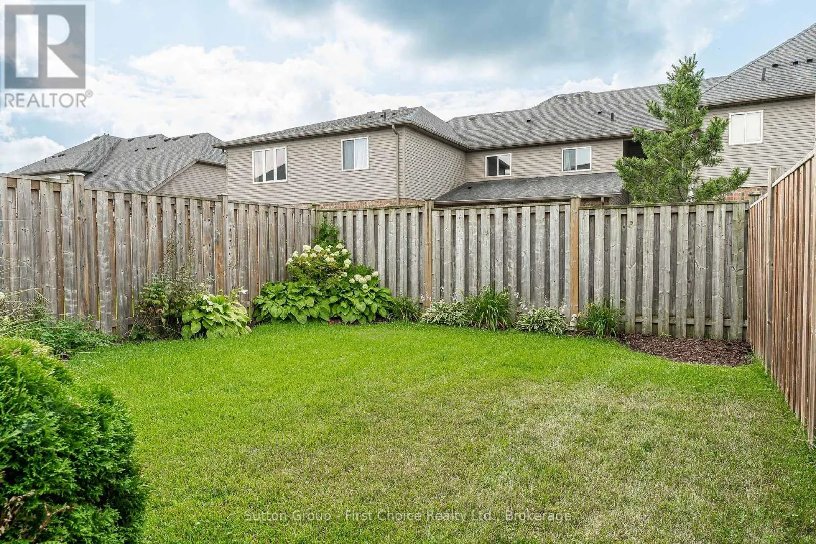 6 ROBERTSON DRIVE