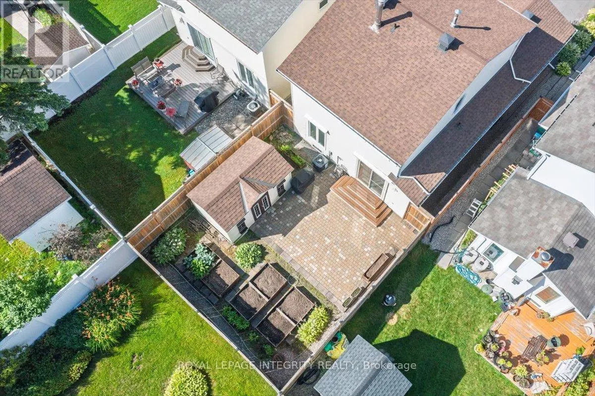 1097 MOSELLE CRESCENT