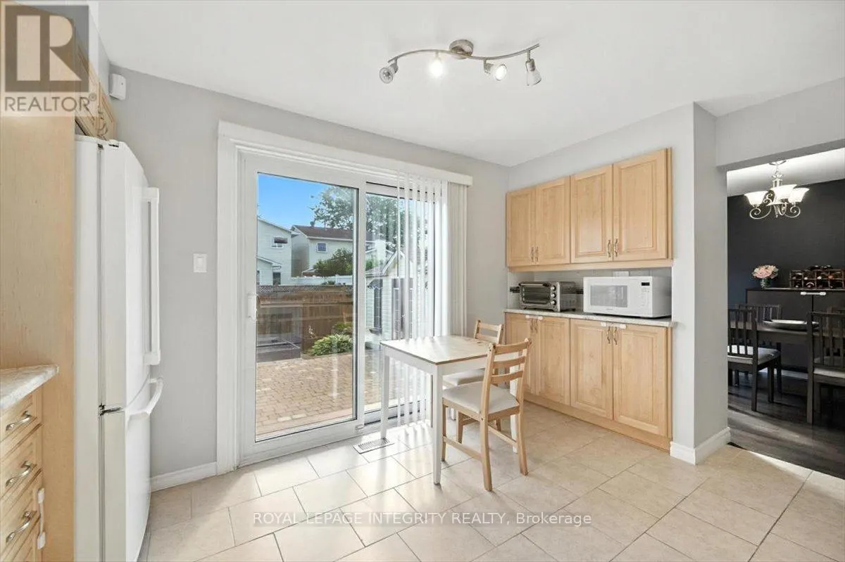 1097 MOSELLE CRESCENT