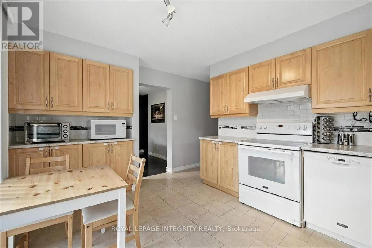 1097 MOSELLE CRESCENT