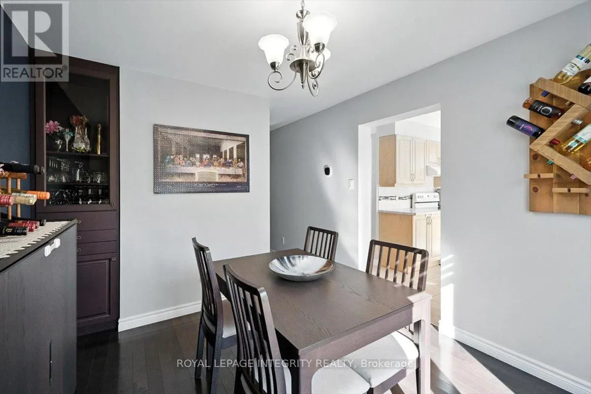 1097 MOSELLE CRESCENT