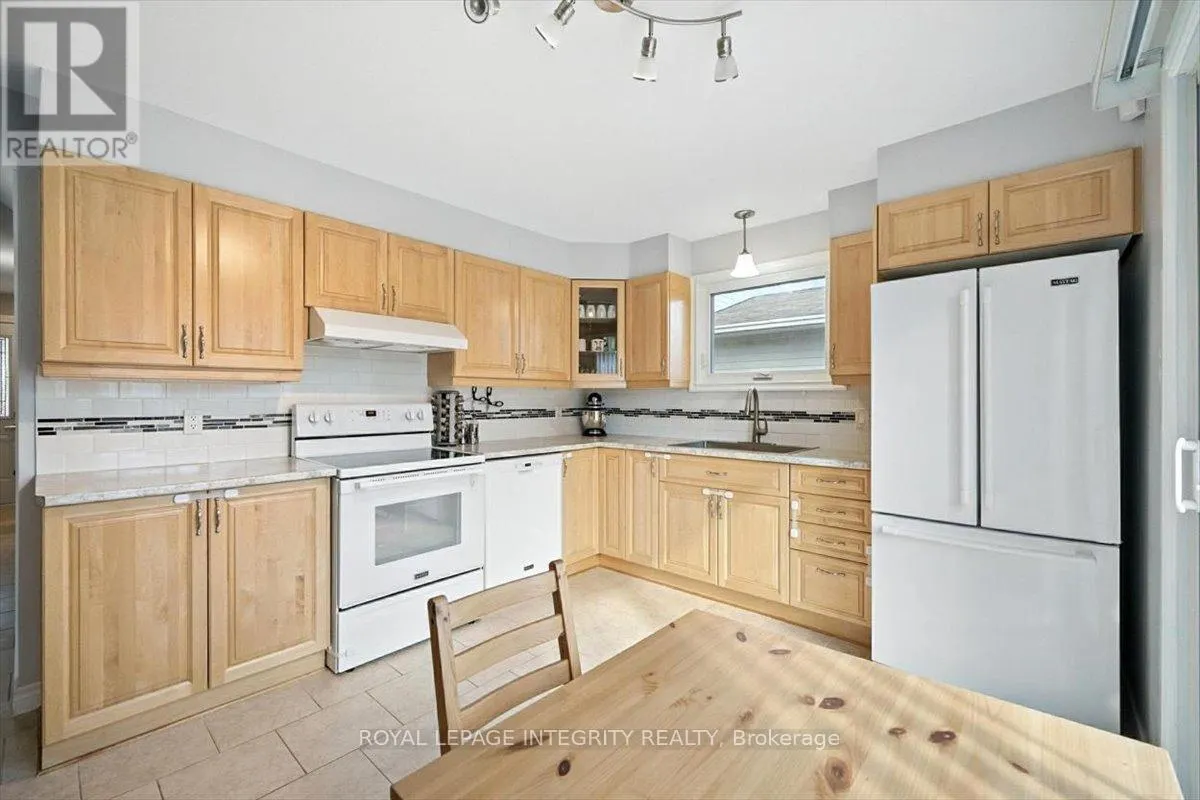1097 MOSELLE CRESCENT