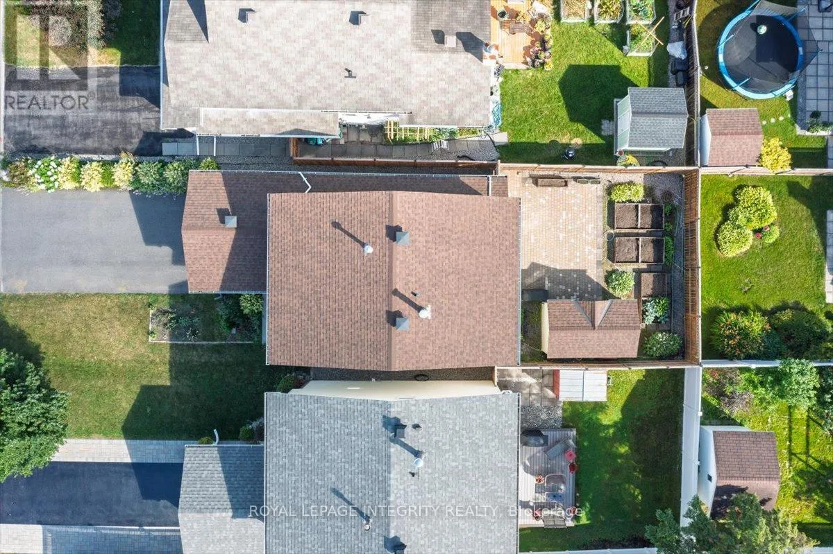 1097 MOSELLE CRESCENT