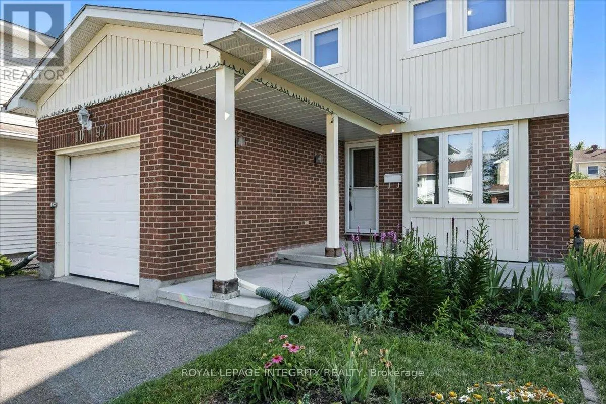 1097 MOSELLE CRESCENT