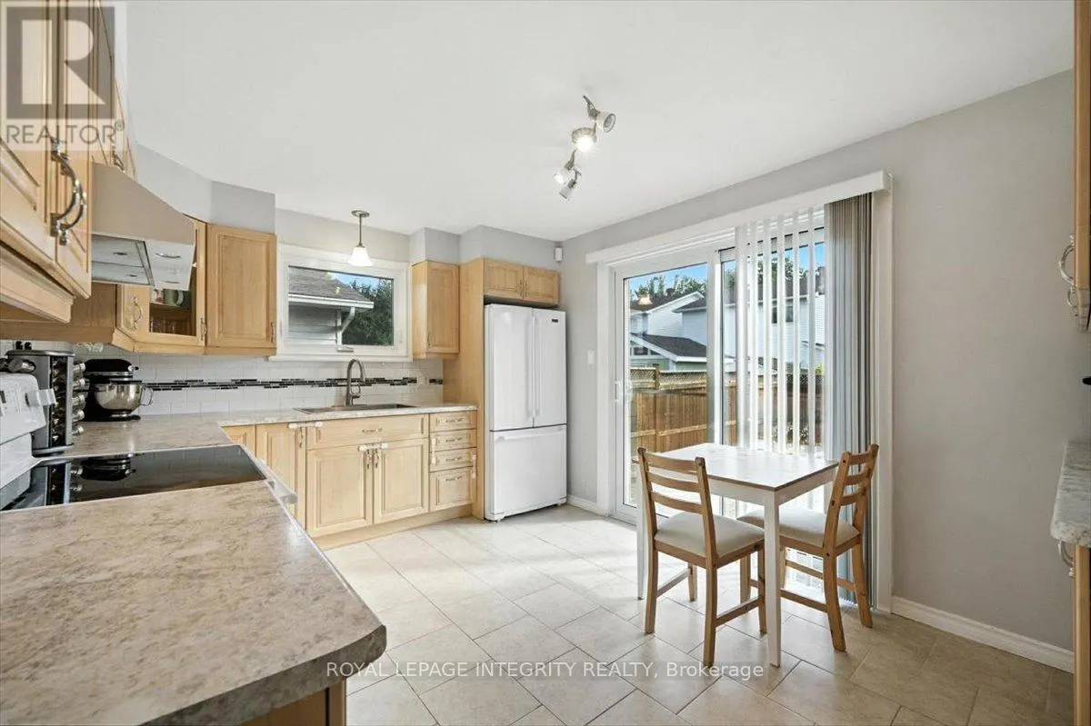 1097 MOSELLE CRESCENT