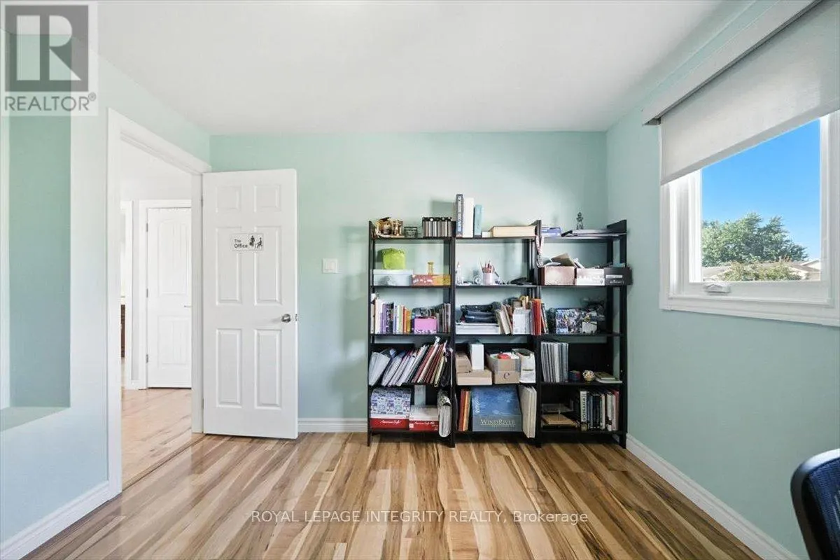 1097 MOSELLE CRESCENT