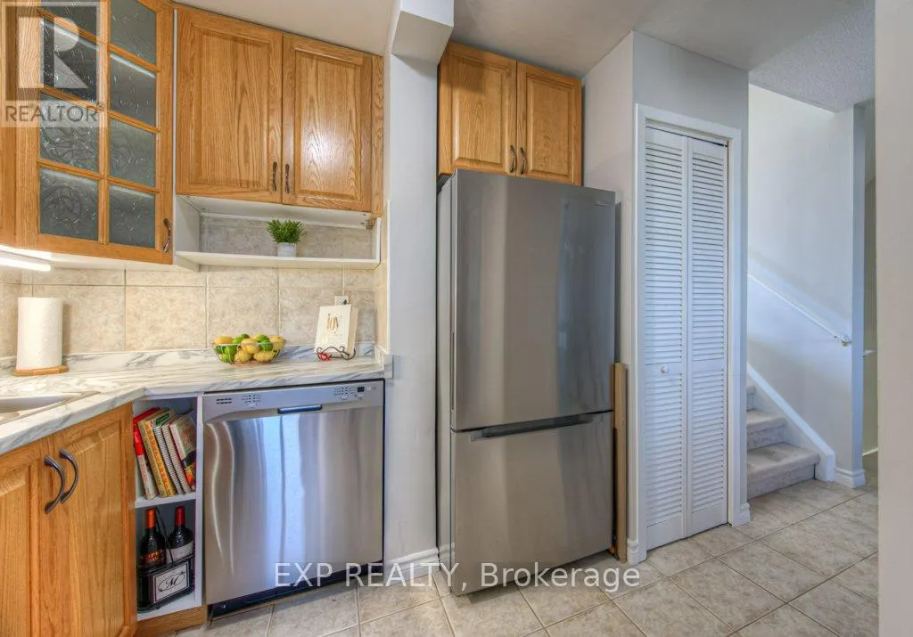 B4 - 500 STONE CHURCH ROAD W, #B4
