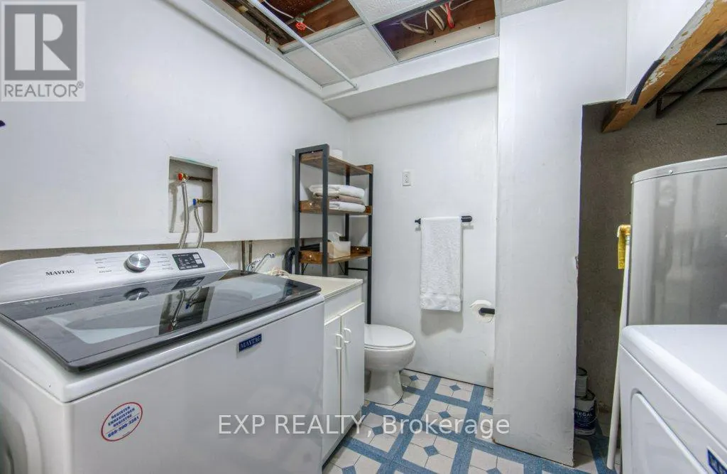 B4 - 500 STONE CHURCH ROAD W, #B4