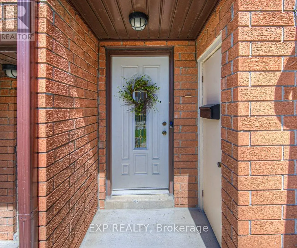 B4 - 500 STONE CHURCH ROAD W, #B4