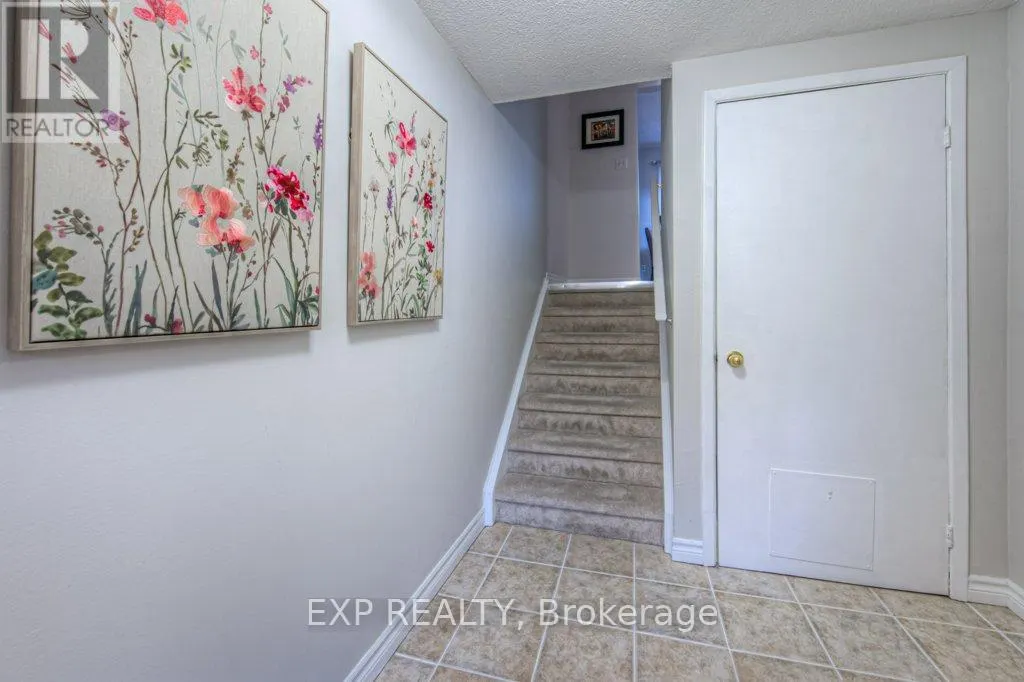 B4 - 500 STONE CHURCH ROAD W, #B4