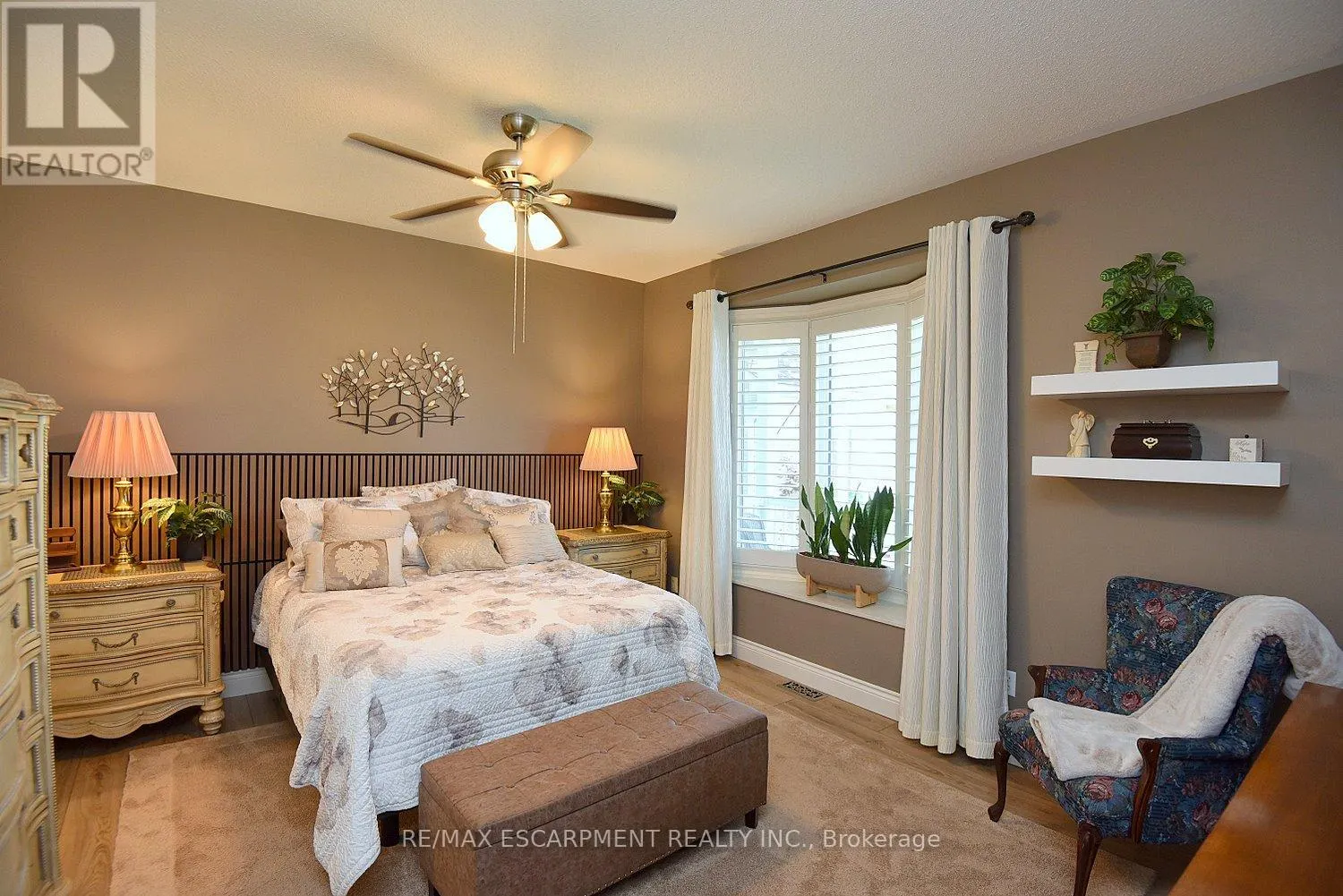 241 SILVERBIRCH BOULEVARD