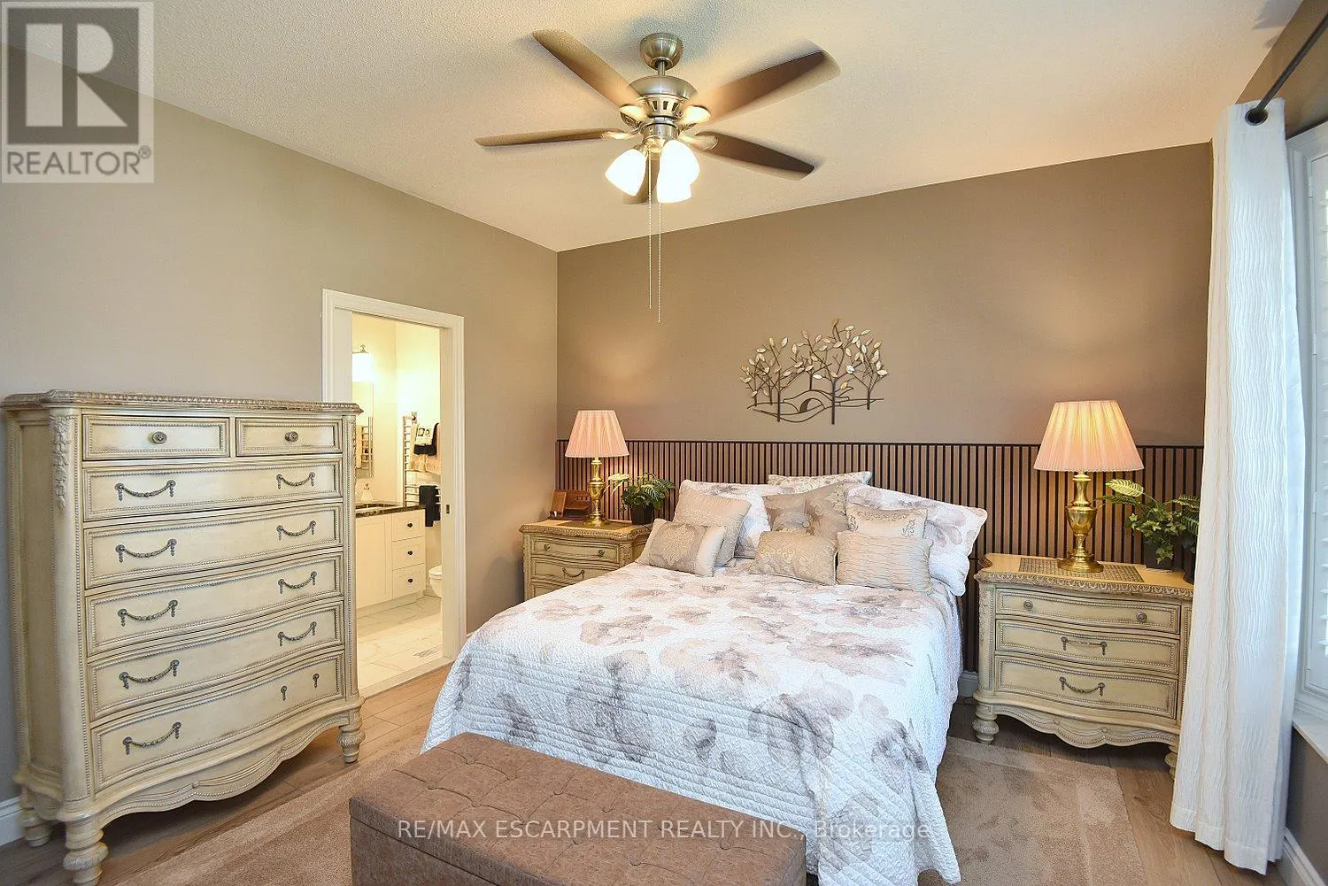 241 SILVERBIRCH BOULEVARD