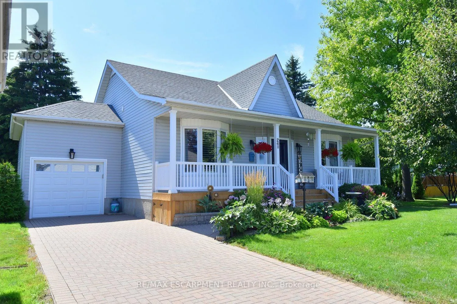 241 SILVERBIRCH BOULEVARD