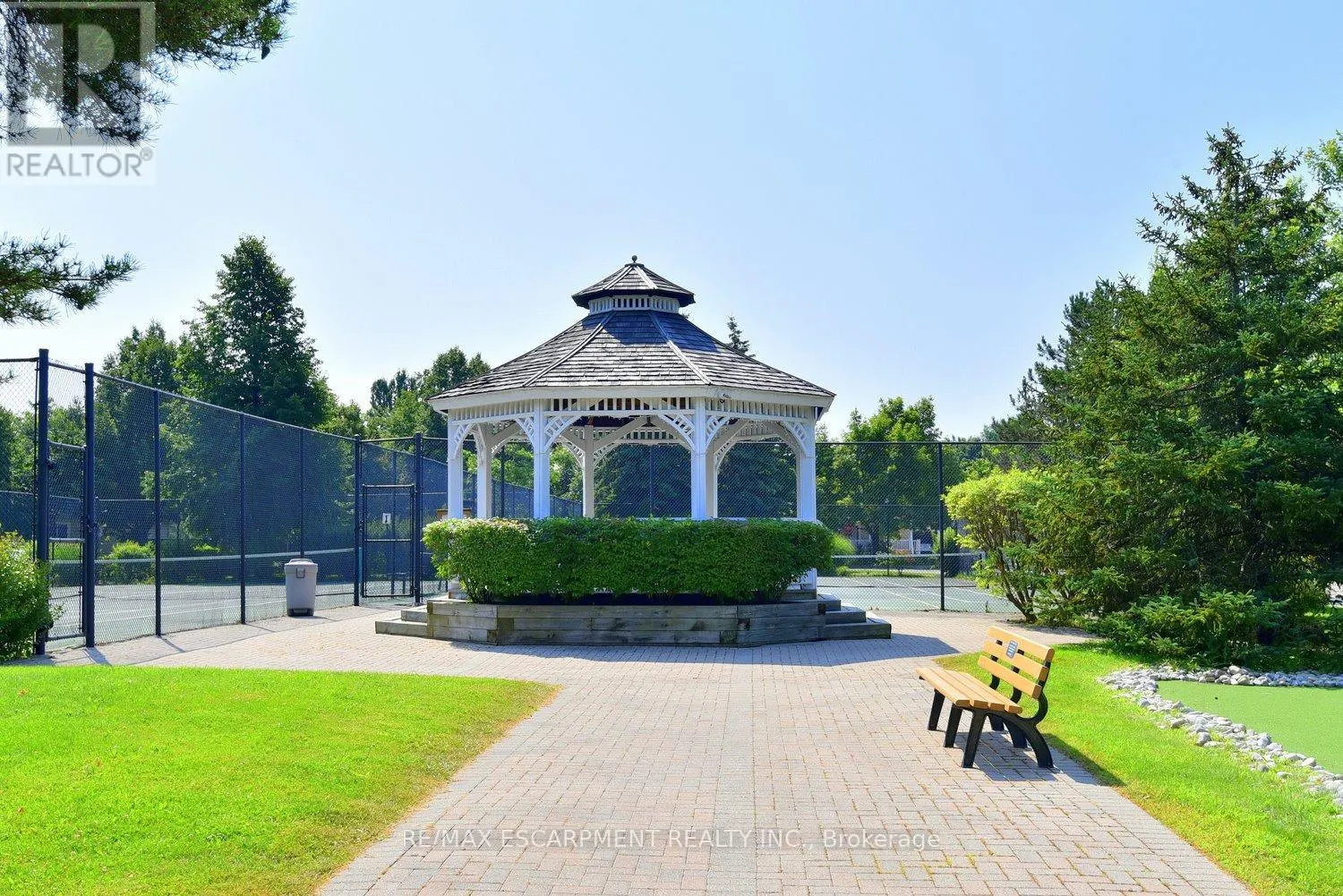 241 SILVERBIRCH BOULEVARD