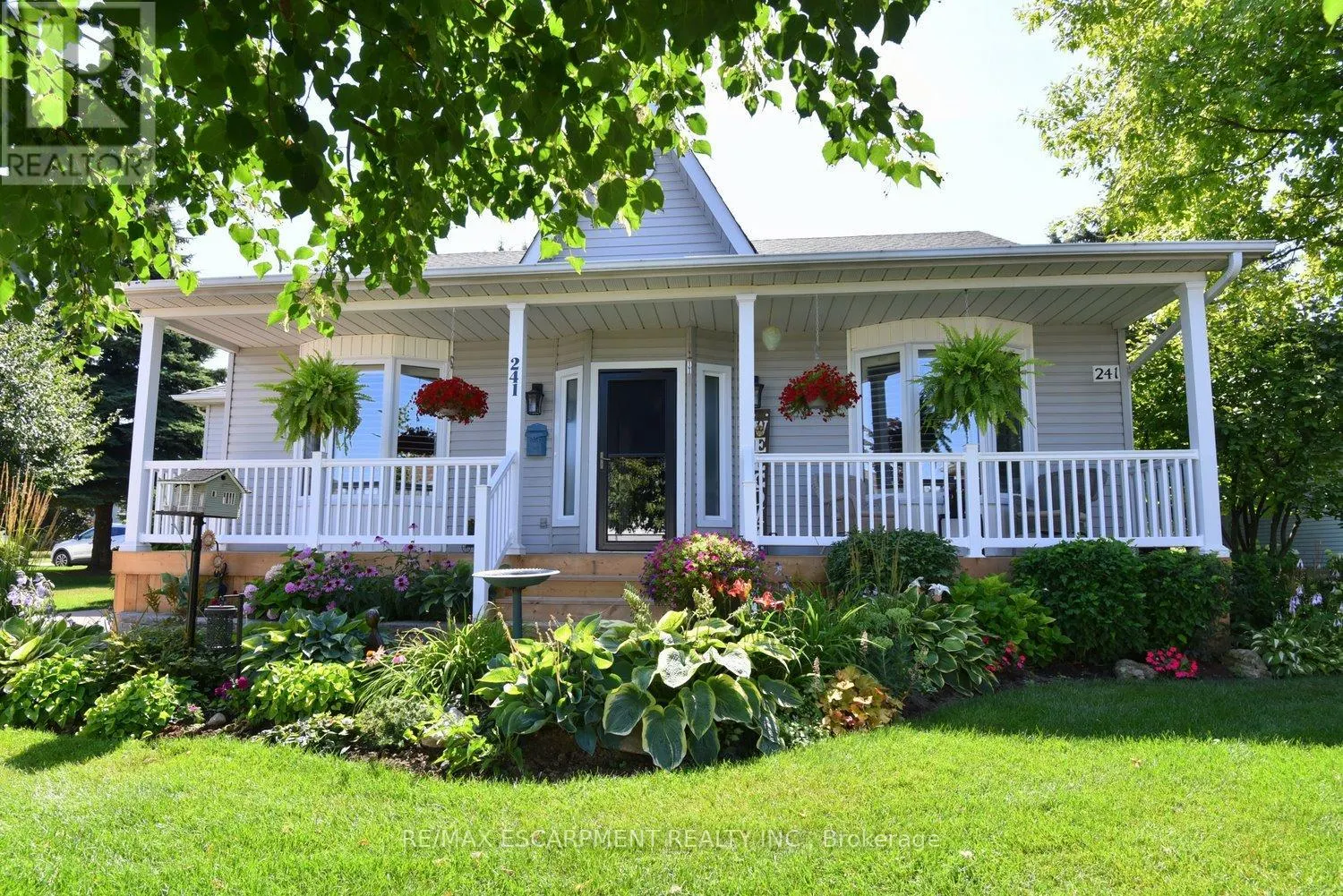 241 SILVERBIRCH BOULEVARD