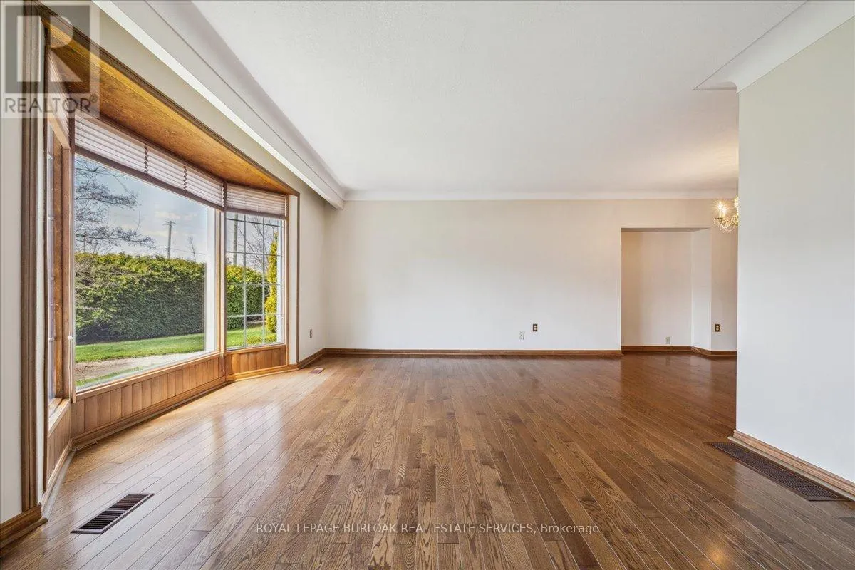 1 WESTVIEW CRESCENT