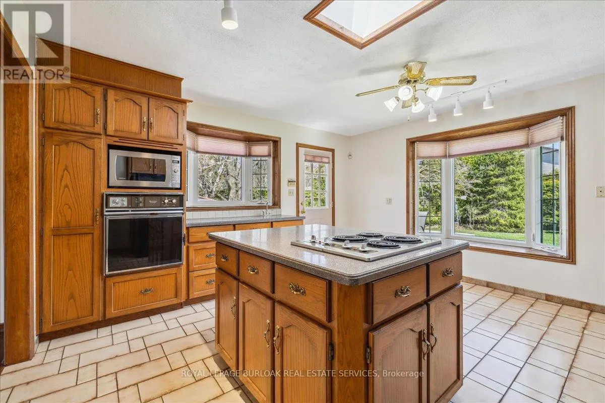 1 WESTVIEW CRESCENT