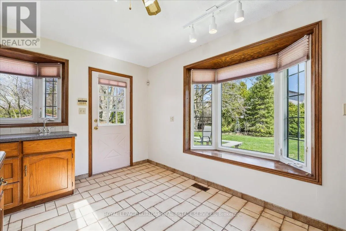 1 WESTVIEW CRESCENT