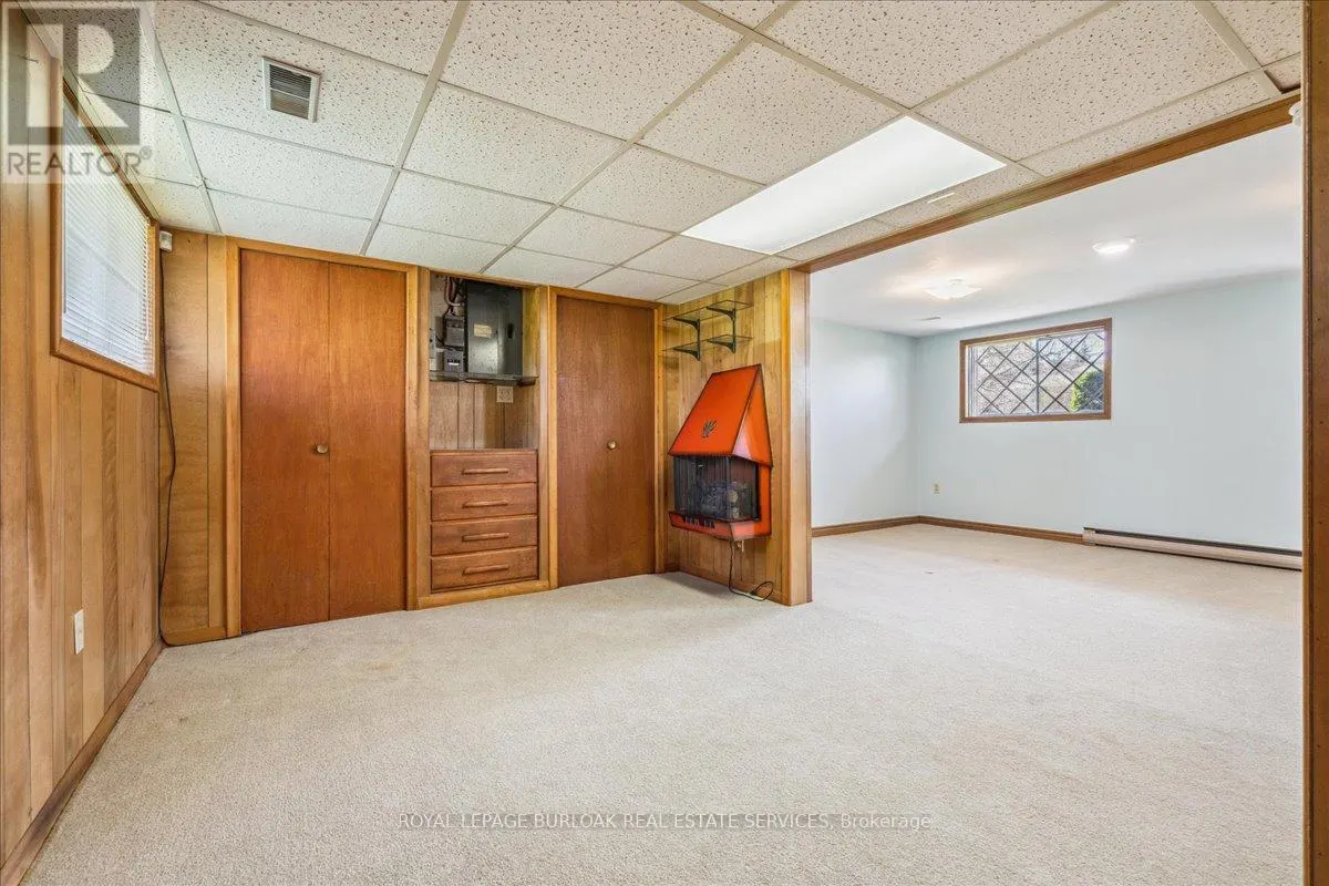 1 WESTVIEW CRESCENT