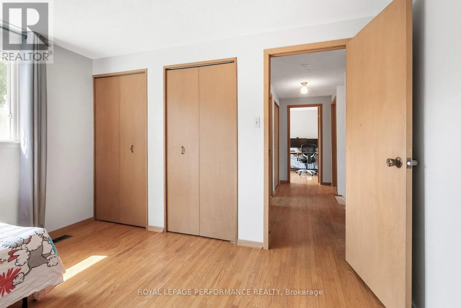 33 WOODVIEW CRESCENT