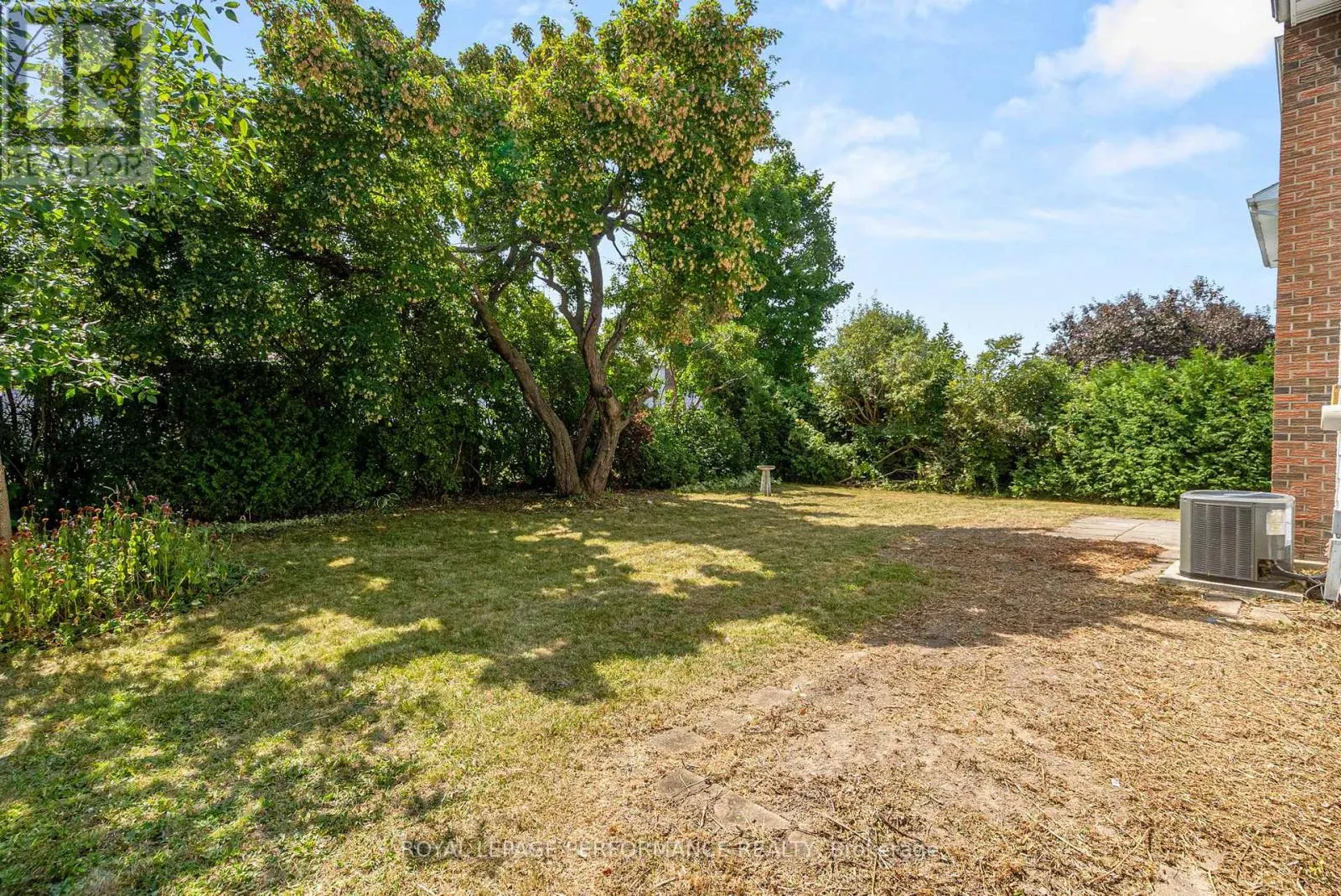 33 WOODVIEW CRESCENT
